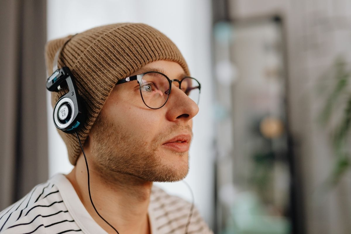 Music and Emotional Eating: How Your Playlist Shapes Your Cravings